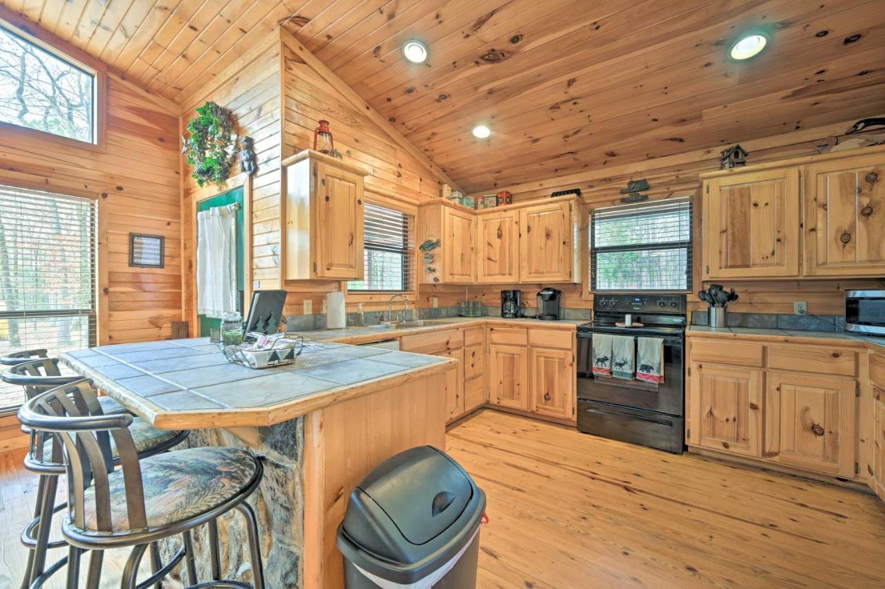 Quiet Woodsy Getaway With Hot Tub In Broken Bow Vila Stephens Gap Exterior foto